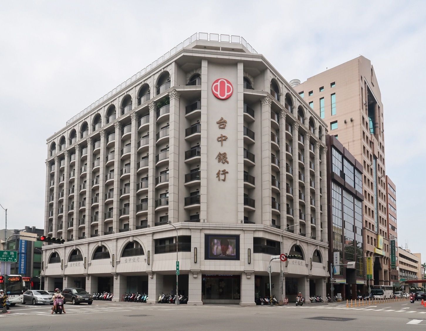 ▲▼ 台中商銀外觀照。（圖／台中商銀提供）