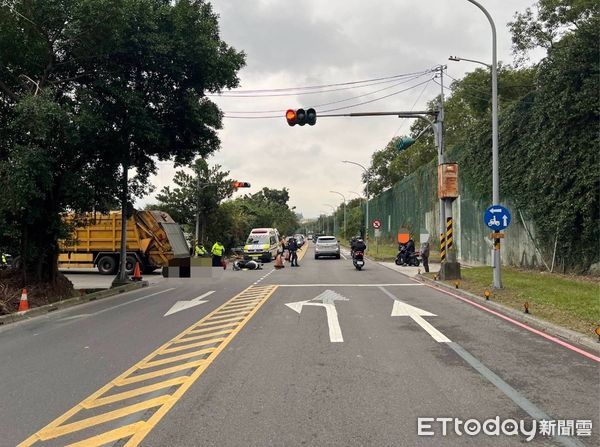 ▲新莊21號越堤道死亡車禍，25歲騎士滑進垃圾車底當場死亡。（圖／記者陸運陞翻攝，下同）