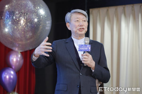 ▲▼經濟部今日召開年終記者會，部長郭智輝、政務次長何晉滄、政務次長江文若、常務次長連錦漳、台電副總經理蔡志孟、中油執行長林珂如等官員就經濟部未來展望進行報告。（圖／記者湯興漢攝）