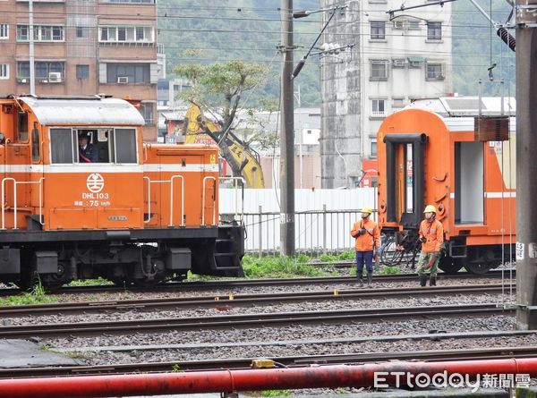 ▲▼交通部長陳世凱前往視察台鐵七堵調車場春節疏運整備情況。（圖／台鐵公司提供）