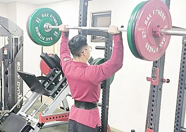 ▲桃園市消防局大湳分隊隊員陳睿均平日利用工作之餘勤練健身，維持體態健美。（圖／大湳消防分隊提供）