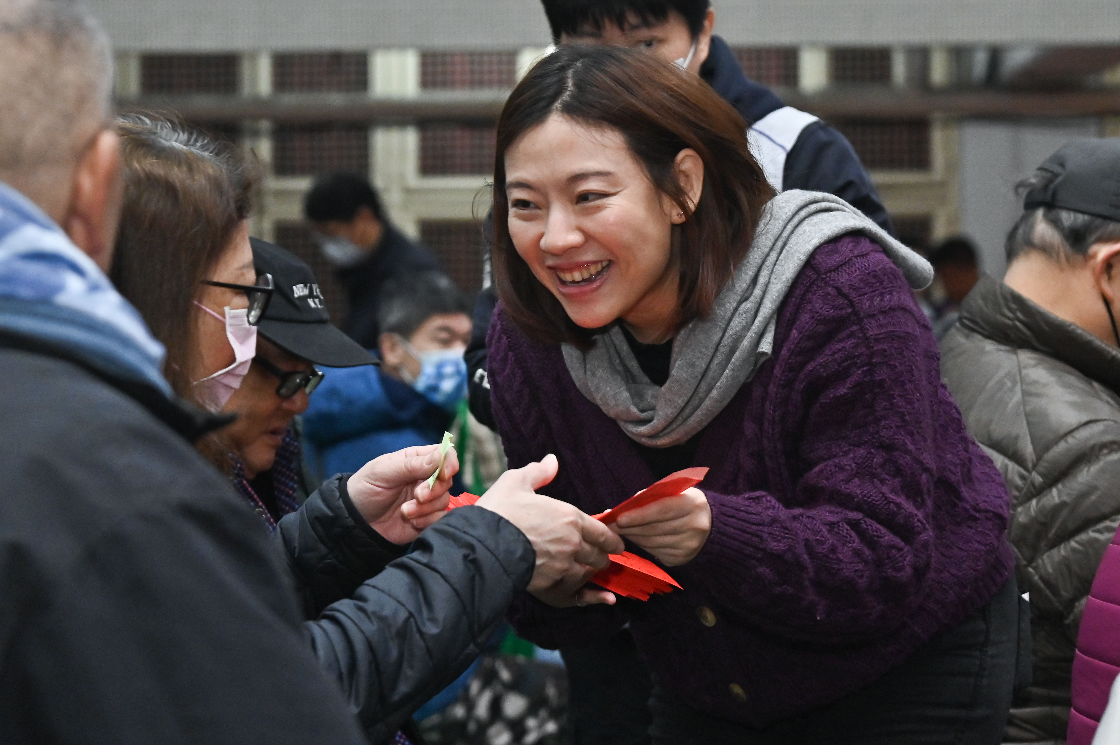 ▲▼台北市議員何孟樺與小英之友會合作舉辦寒冬送暖過好年活動。（圖／記者李毓康攝）