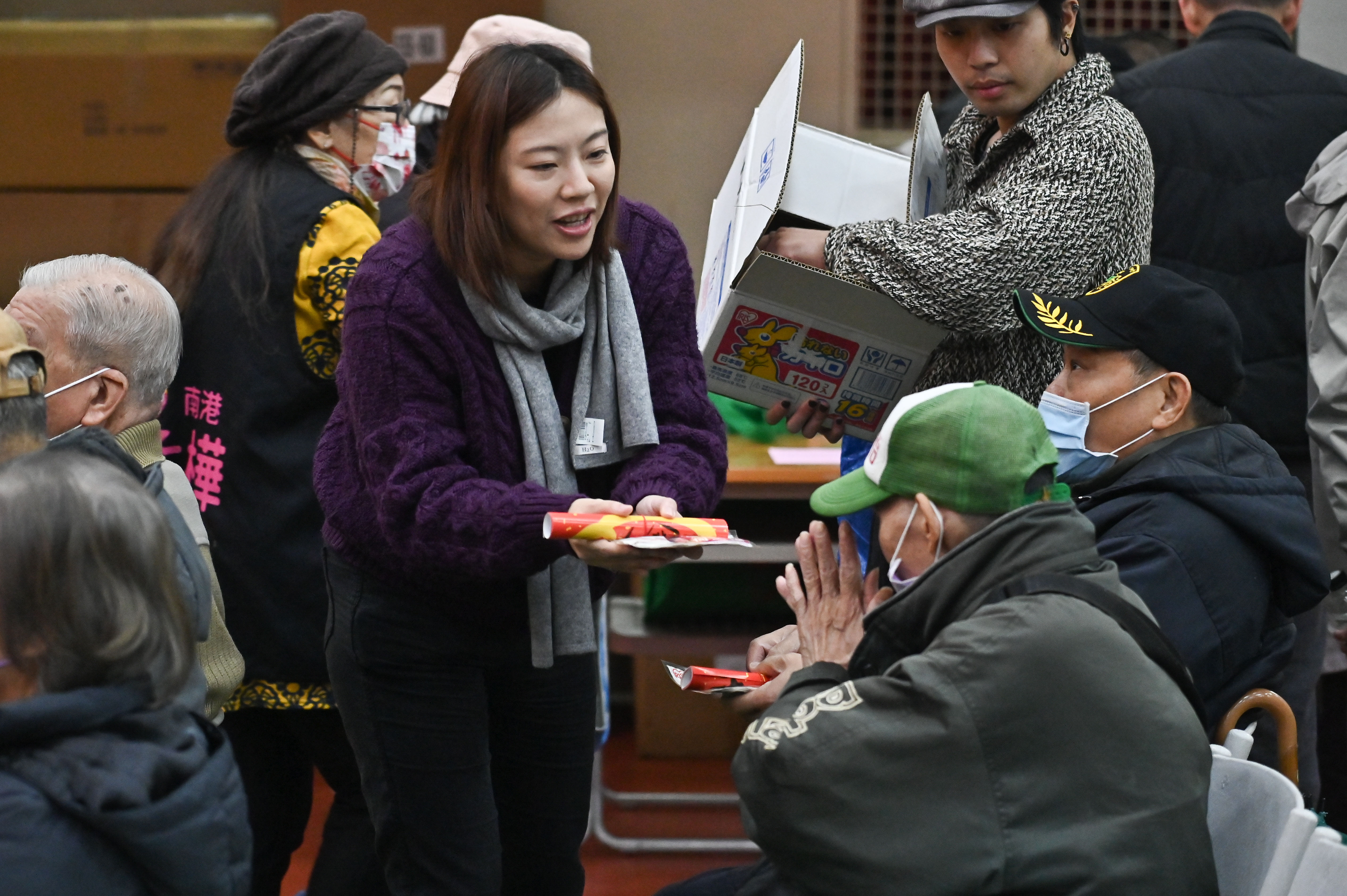 ▲▼台北市議員何孟樺與小英之友會合作舉辦寒冬送暖過好年活動。（圖／記者李毓康攝）