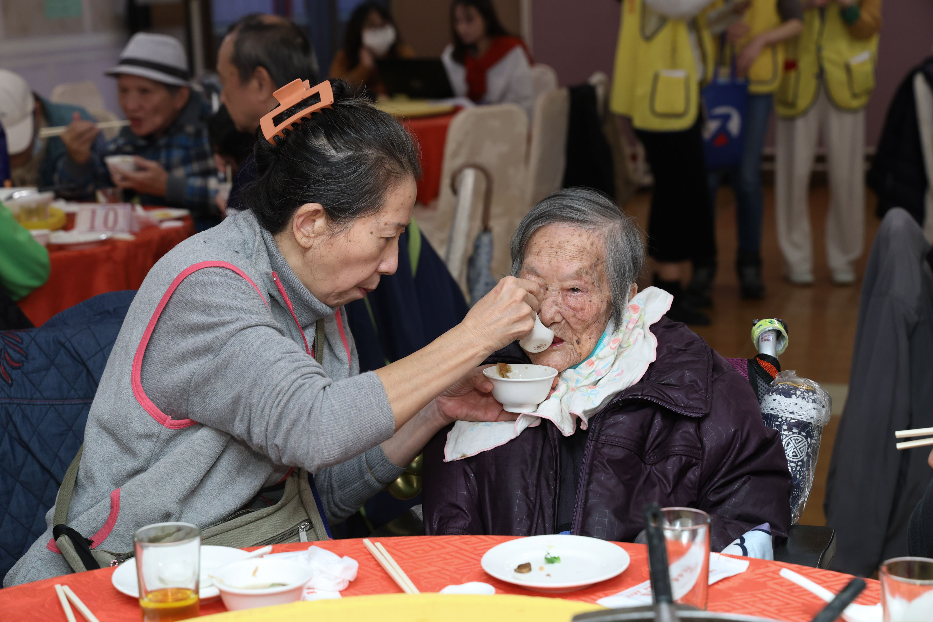 ▲▼   天主教失智老人基金會╳東森慈善基金會 114 年獨居長者《春節圍爐關懷送暖》。（圖／記者黃克翔攝）