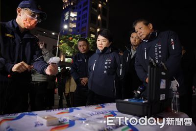 盧秀燕夜間視察台中交通執法專案　頒發加菜金勉勵執勤警　