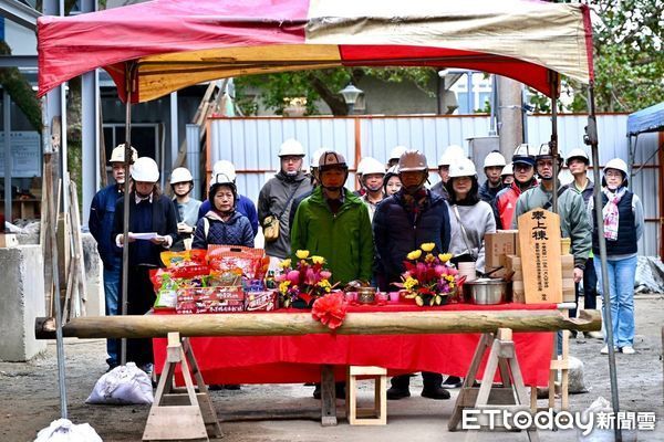 ▲▼歷史建築「菁華林苑」上梁祈福儀式，完成美崙溪畔林業發展史跡最後一塊拼圖。（圖／花蓮分署提供，下同）