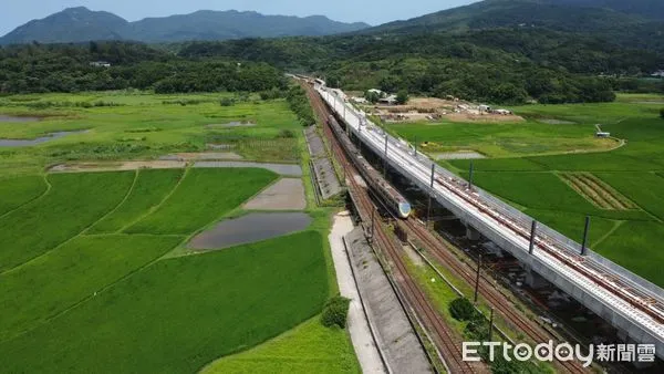 ▲▼台鐵第三雙溪橋改善新東正線今年6月切換啟用。（圖／台鐵公司提供）