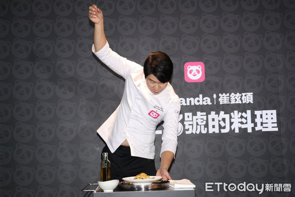 ▲▼崔鉉碩展現廚藝。（圖／記者黃克翔攝）