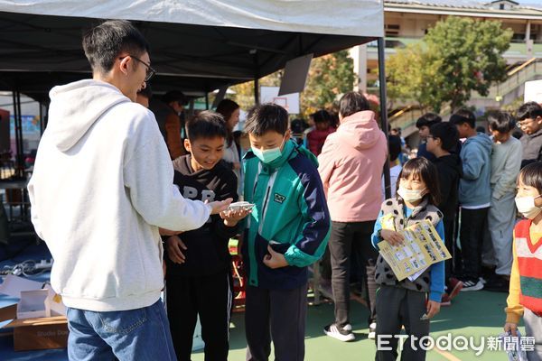 ▲雲林縣今再與威盛電子簽署「學習吧」MOU，透過AI數位學習平台，為孩子提供更多創新學習工具。（圖／記者王悉宇翻攝）