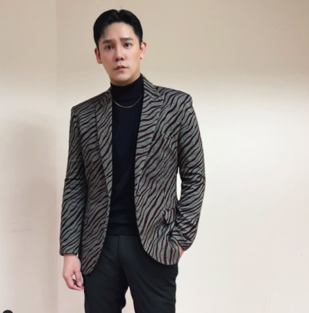 ▲盧學叡打球打到骨裂，為此打上了石膏。（圖／翻攝自盧學叡Instagram）