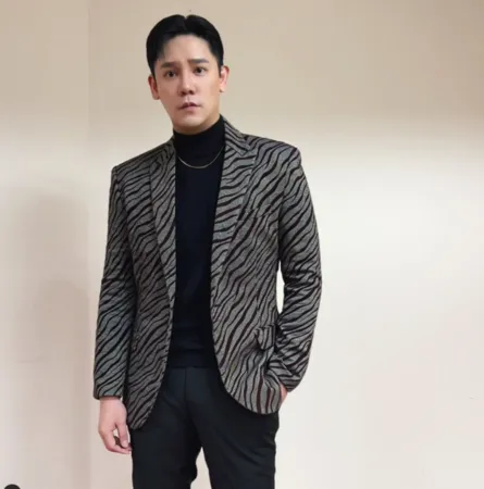 ▲盧學叡打球打到骨裂，為此打上了石膏。（圖／翻攝自盧學叡Instagram）