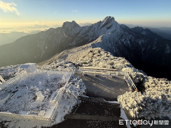 ▲▼玉山氣象測站清晨又下雪。（圖／氣象署提供）