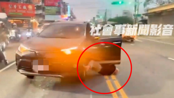 ▲▼高雄休旅車追撞前車！車主下車忘拉手煞車險遭碾　失控毆人肇逃。（圖／翻攝社會事新聞影音）