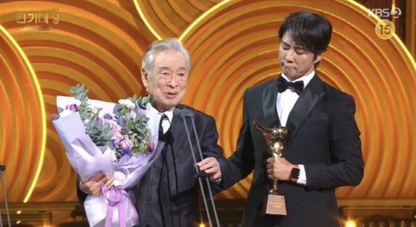 ▲▼南韓最年長大賞得主！90歲李順載哭了：這輩子都在欠人情⋯　感言超催淚。（圖／翻攝自KBS）