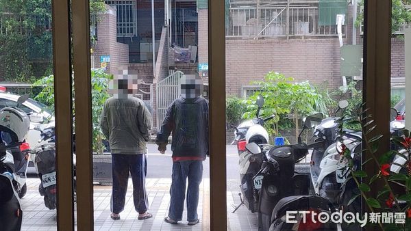 ▲▼李男失蹤33年終於與哥哥相逢，警方將李男帶回派出所安置             。（圖／記者陳以昇翻攝）