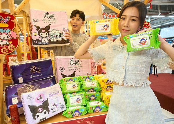 ▲▼乖乖聯名新品「乖乖濕紙巾」超應景。（圖／家樂福提供）
