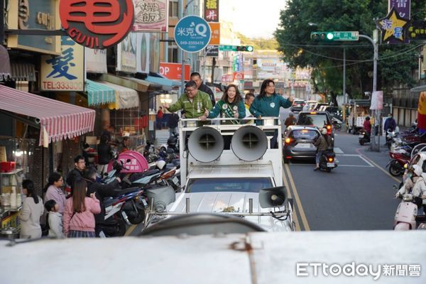 ▲民進黨全國各地黨公職今天紛紛前往草屯鎮，替鎮長補選候選人蔡銘軒加油打氣。（圖／民進黨南投縣黨部提供）