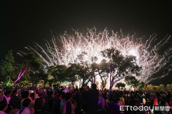 ▲2025屏東燈節盛大點燈　四大燈區、「屏小龍」小提燈點亮屏東。（圖／記者陳弘修翻攝）