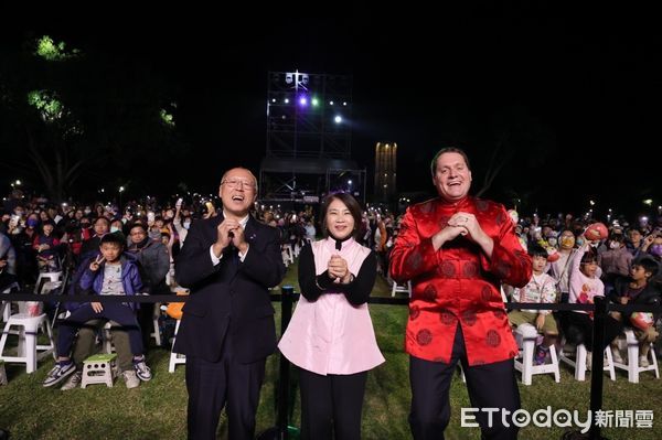 ▲2025屏東燈節盛大點燈　四大燈區、「屏小龍」小提燈點亮屏東。（圖／記者陳弘修翻攝）