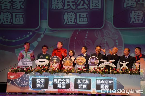 ▲2025屏東燈節盛大點燈　四大燈區、「屏小龍」小提燈點亮屏東。（圖／記者陳弘修翻攝）