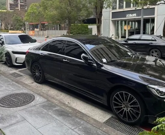 ▲▼民眾停在北市大直一處停車格內，結果被開紅單也被開停車單。（圖／翻攝自爆料公社）