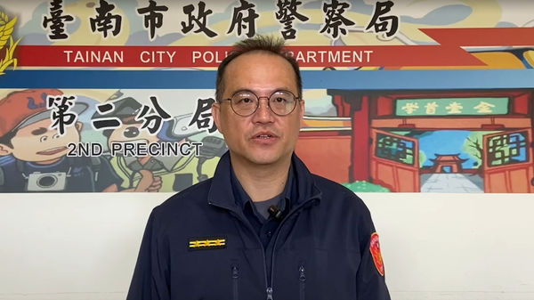 ▲台南市北門路有1部自小客車違規迴轉，市警二分局接獲檢舉依法告發。（圖／記者林東良翻攝，下同）