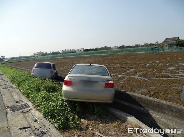 ▲▼             雲林縣二崙鄉裕民路口發生車禍。（圖／記者王悉宇翻攝，下同）