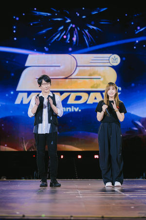 ▲小玫瑰在新加坡念書，阿信感性叮嚀「一句話　場面超催淚。（圖／相信音樂提供）