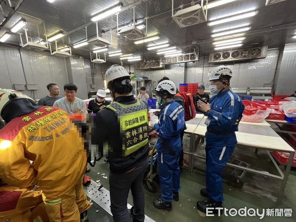 ▲▼             雲林食品廠23歲員工右手臂遭絞入絞肉機。（圖／記者王悉宇翻攝，下同）