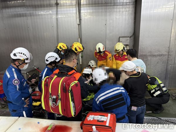 ▲▼             雲林食品廠23歲員工右手臂遭絞入絞肉機。（圖／記者王悉宇翻攝，下同）