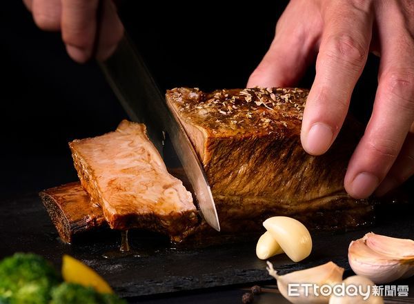 ▲台塑生醫跨界餐飲！FB Kitchen隱身內湖　供應正宗「牛小排」。（圖／台塑生醫提供）