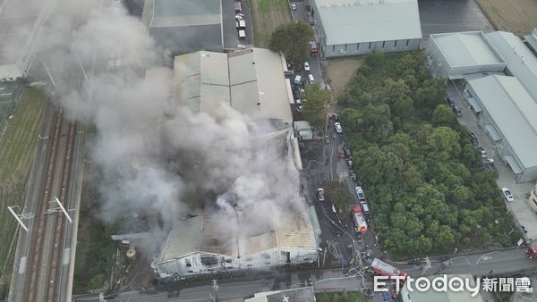 ▲▼台中大雅工廠大火。（圖／記者許權毅攝）