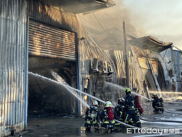 ▲▼台中大雅工廠大火。（圖／記者許權毅攝）