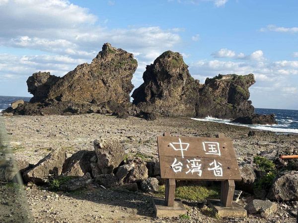 ▲▼蘭嶼環島公路涼亭遭塗鴉「中国台湾省」　網民激憤！警緝兇。（圖／翻攝自蘭嶼大小事）