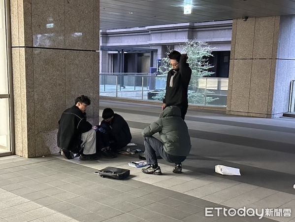 ▲▼警方埋伏逮捕取款車手，詐騙集團拍下野山參照片取信被害人             。（圖／記者陳以昇翻攝）