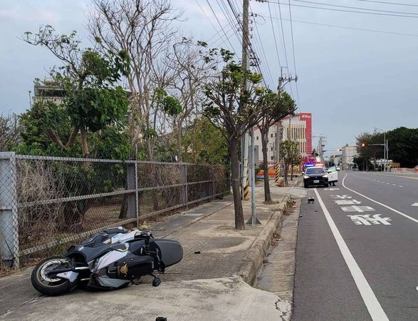 ▲彰化線西鄉和線路發生騎士撞電子花車送醫不治。（圖／民眾提供）