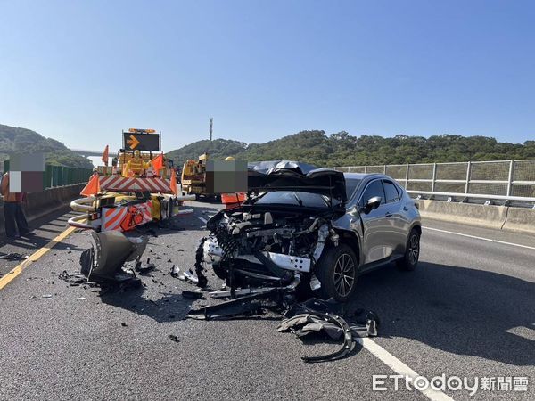 ▲國道3號苗栗苑裡段今早發生休旅車追撞施工緩撞車，主因是肇事駕駛開啟輔助駕駛。（圖／記者楊永盛翻攝）