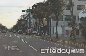 ▲▼  嘉義一男子於快車道攔車搭乘險釀車禍 。（圖／記者翁伊森翻攝）