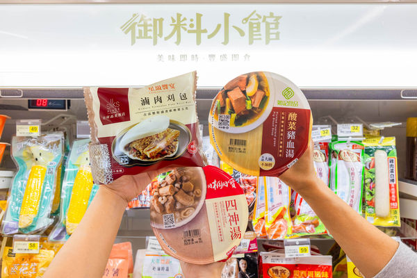 ▲▼7-11與台南晶英酒店主廚共同開發「晶英滷肉刈包」，哈燒專櫃也推出現烤「古早味烤雞腿」，2月4日前還可享2件99元超值優惠。（圖／業者提供）