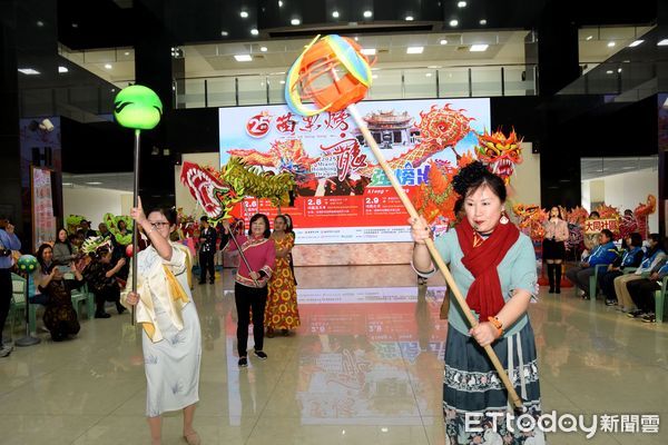 ▲2025年苗栗????龍在2月6日、大年初九熱鬧登場，8日????龍之夜祥龍接受鞭炮陣轟炸洗禮，精彩可期。（圖／苗栗縣政府提供）