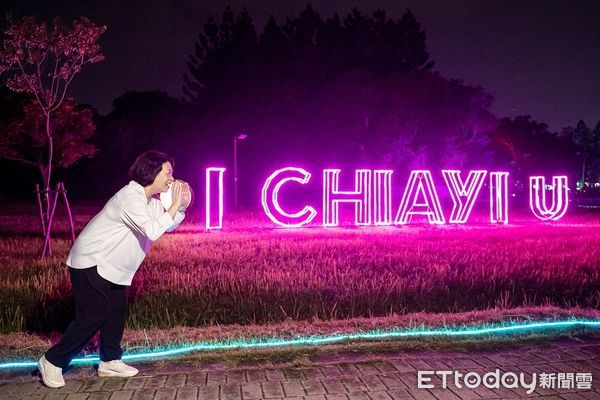 ▲▼   娶我吧！光織影舞「I CHIAYI U」（我佮意你）助攻新人求婚 躍上紐約時代廣場爆紅   。（圖／嘉義市政府提供）