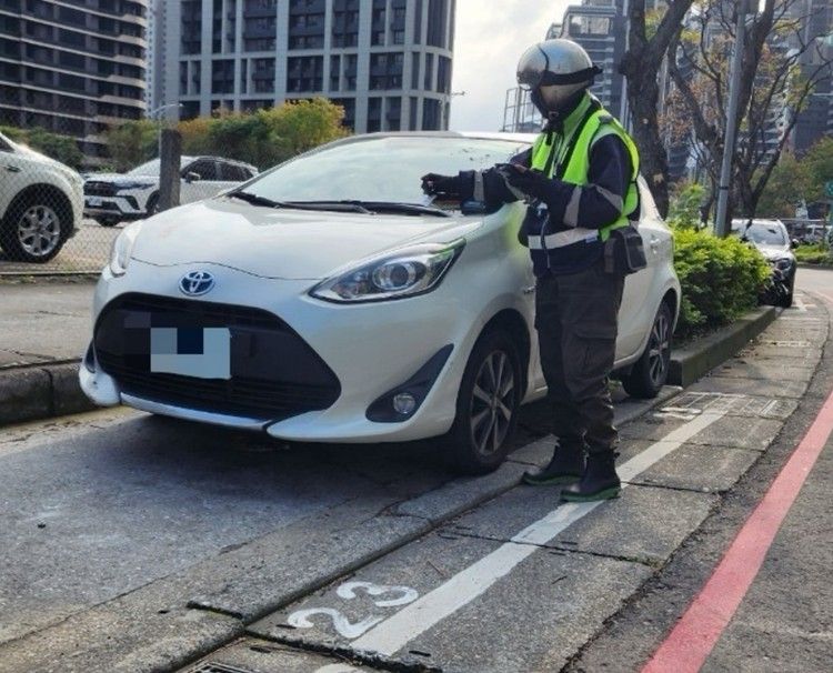 ▲新北路邊汽、機車平日收費停車格。（圖／新北市交通局提供）