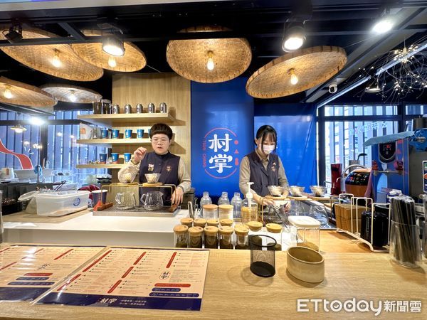 ▲台中金典綠園道3樓的「第六市場」攤商。（圖／記者彭懷玉攝）