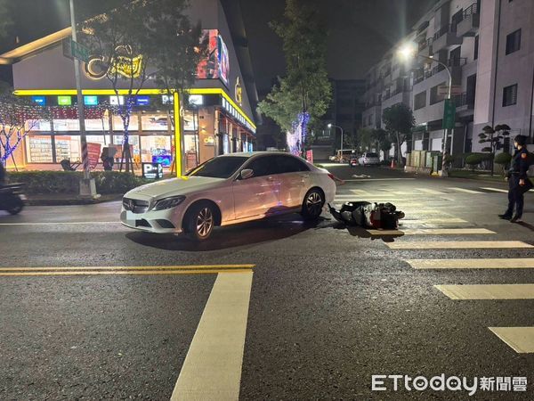 ▲▼高雄車禍。（圖／記者許宥孺翻攝）