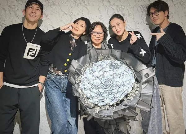 ▲▼賈靜雯媽媽迎71歲兒孫祝壽。（圖／翻攝自IG）