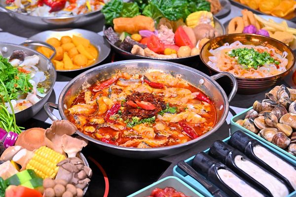 ▲▼春囍酸菜魚吃到飽。（圖／部落客橘子狗愛吃糖授權提供）