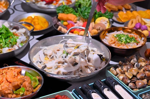 ▲▼春囍酸菜魚吃到飽。（圖／部落客橘子狗愛吃糖授權提供）