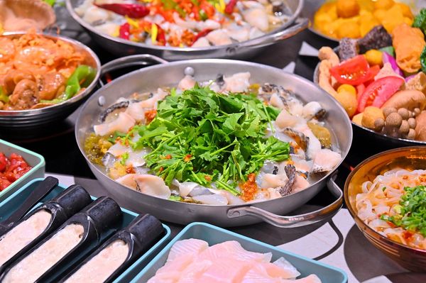 ▲▼春囍酸菜魚吃到飽。（圖／部落客橘子狗愛吃糖授權提供）