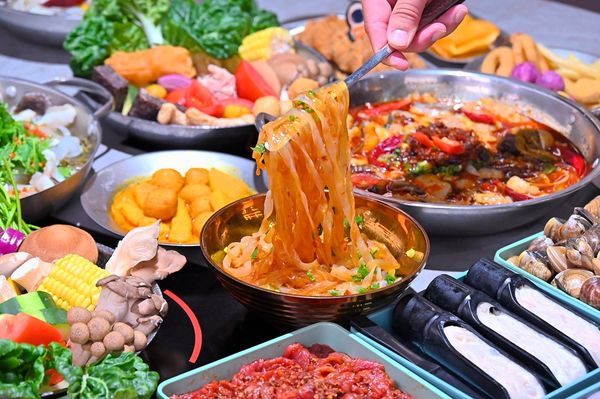 ▲▼春囍酸菜魚吃到飽。（圖／部落客橘子狗愛吃糖授權提供）