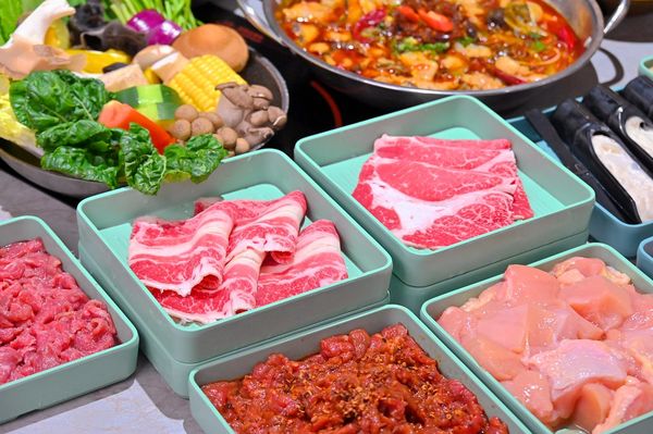 ▲▼春囍酸菜魚吃到飽。（圖／部落客橘子狗愛吃糖授權提供）